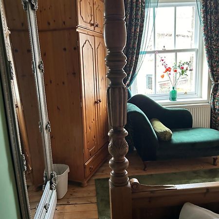 The Buxton Retreat A Luxurious 3-Storey Townhouse With Four Poster Bed And Double Jacuzzi Bath" 외부 사진