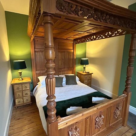The Buxton Retreat A Luxurious 3-Storey Townhouse With Four Poster Bed And Double Jacuzzi Bath" 외부 사진