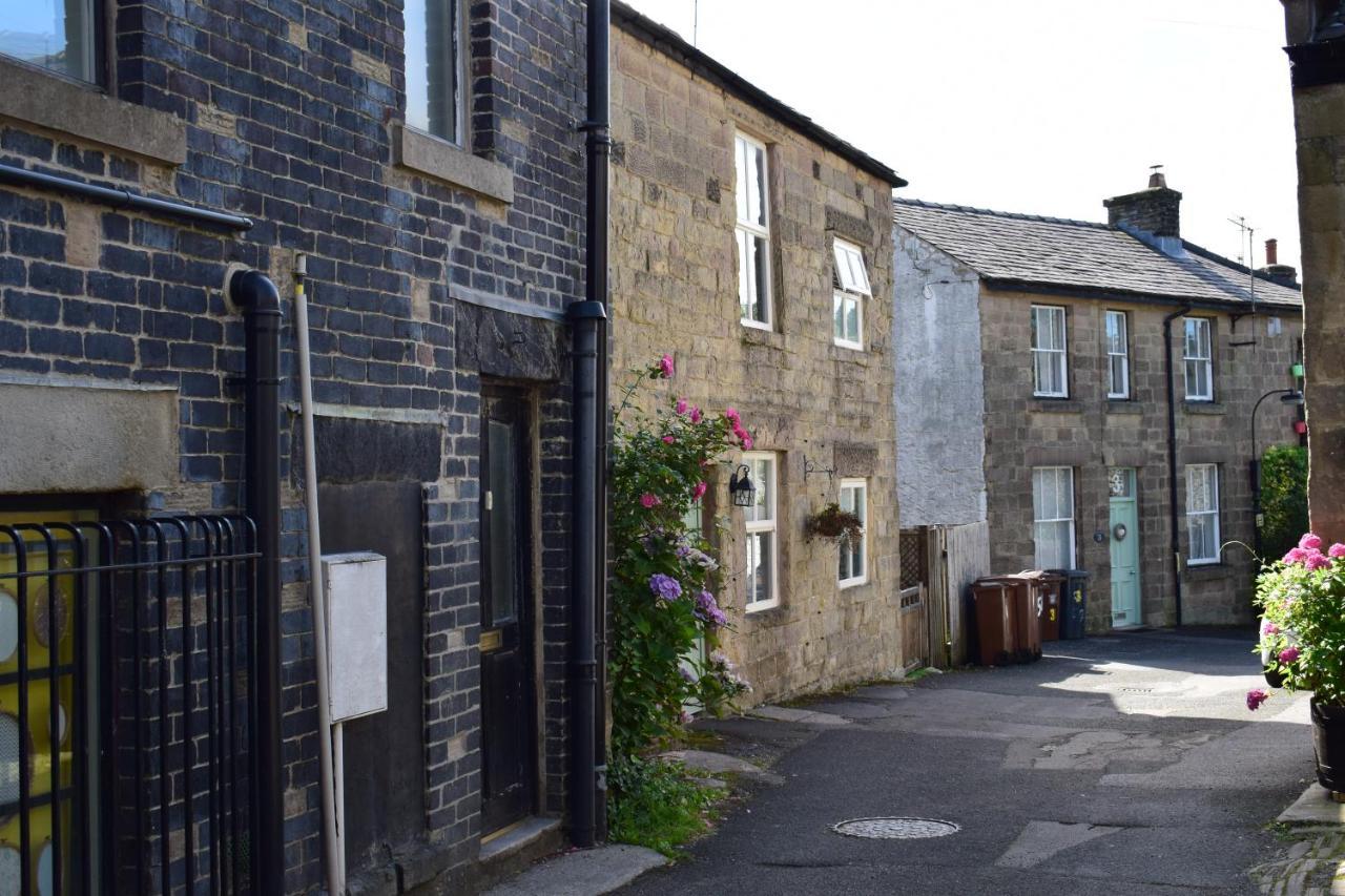 The Buxton Retreat A Luxurious 3-Storey Townhouse With Four Poster Bed And Double Jacuzzi Bath" 외부 사진
