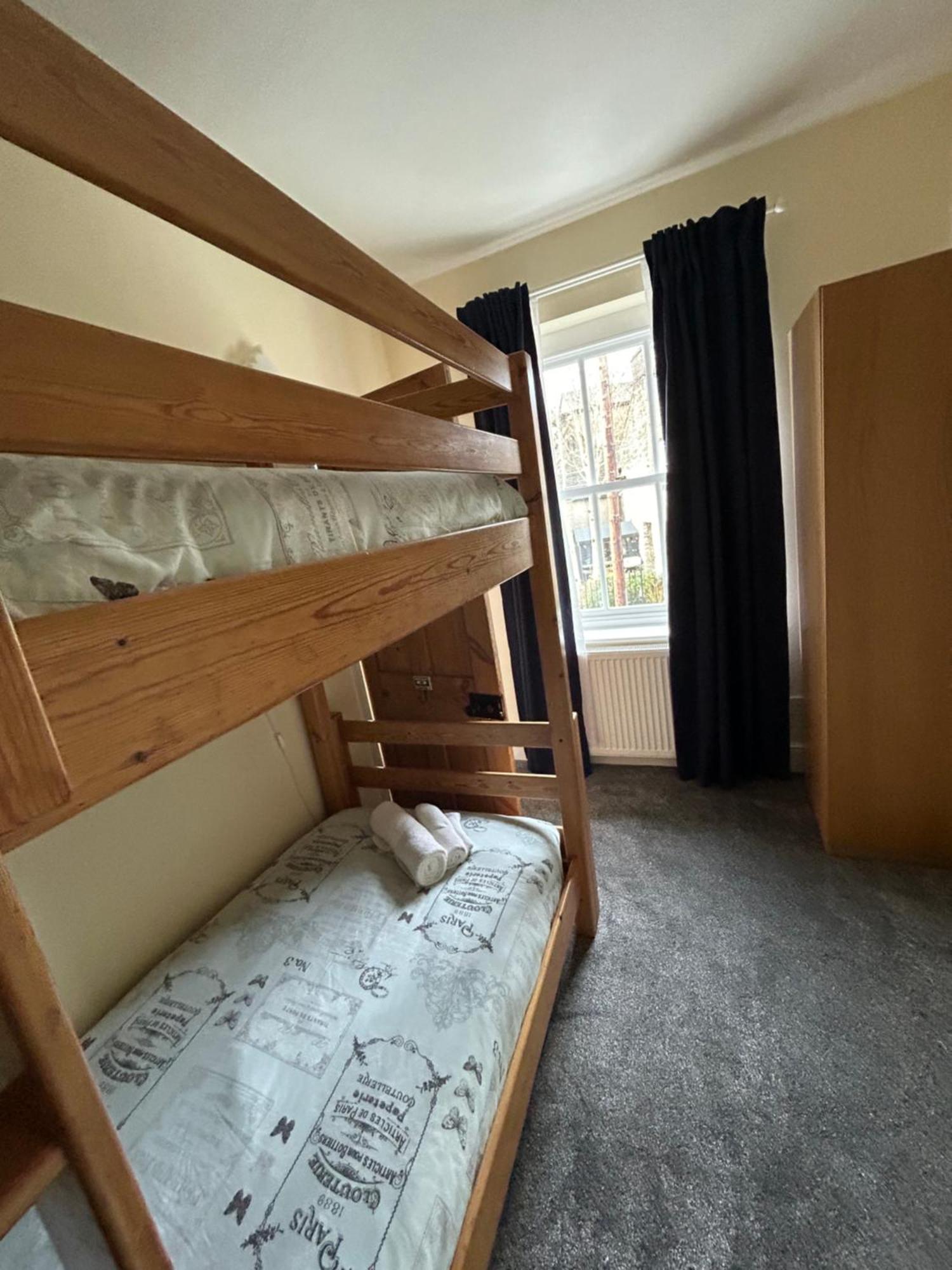 The Buxton Retreat A Luxurious 3-Storey Townhouse With Four Poster Bed And Double Jacuzzi Bath" 외부 사진