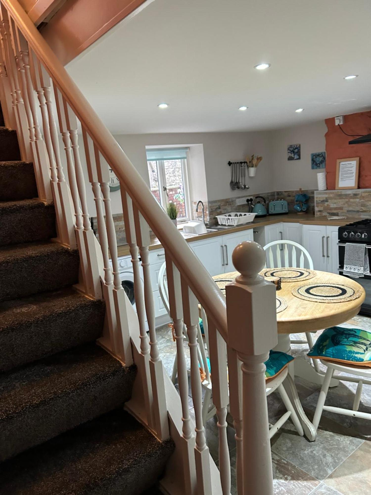 The Buxton Retreat A Luxurious 3-Storey Townhouse With Four Poster Bed And Double Jacuzzi Bath" 외부 사진